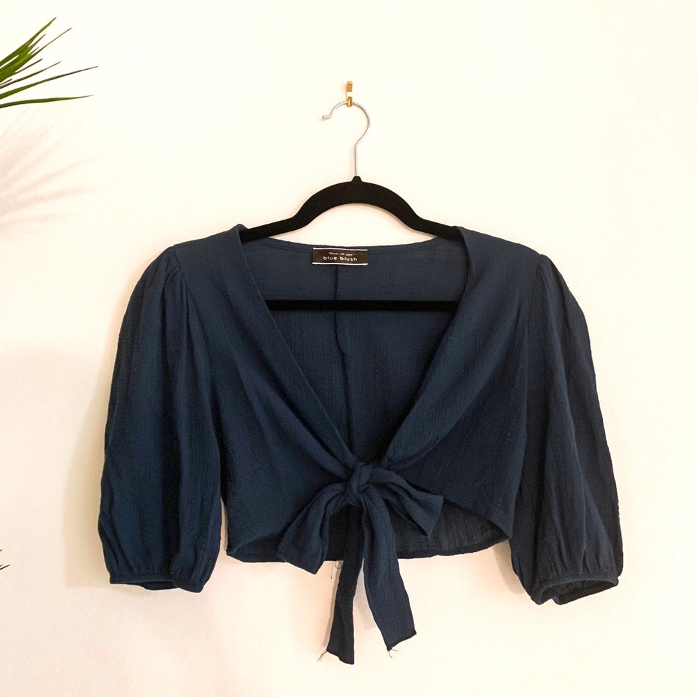 Tie front crop top.